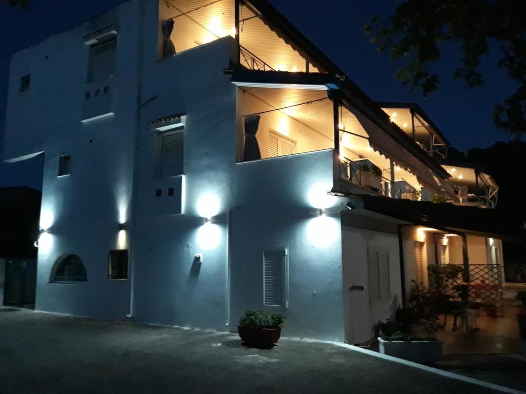 karavagelis rooms