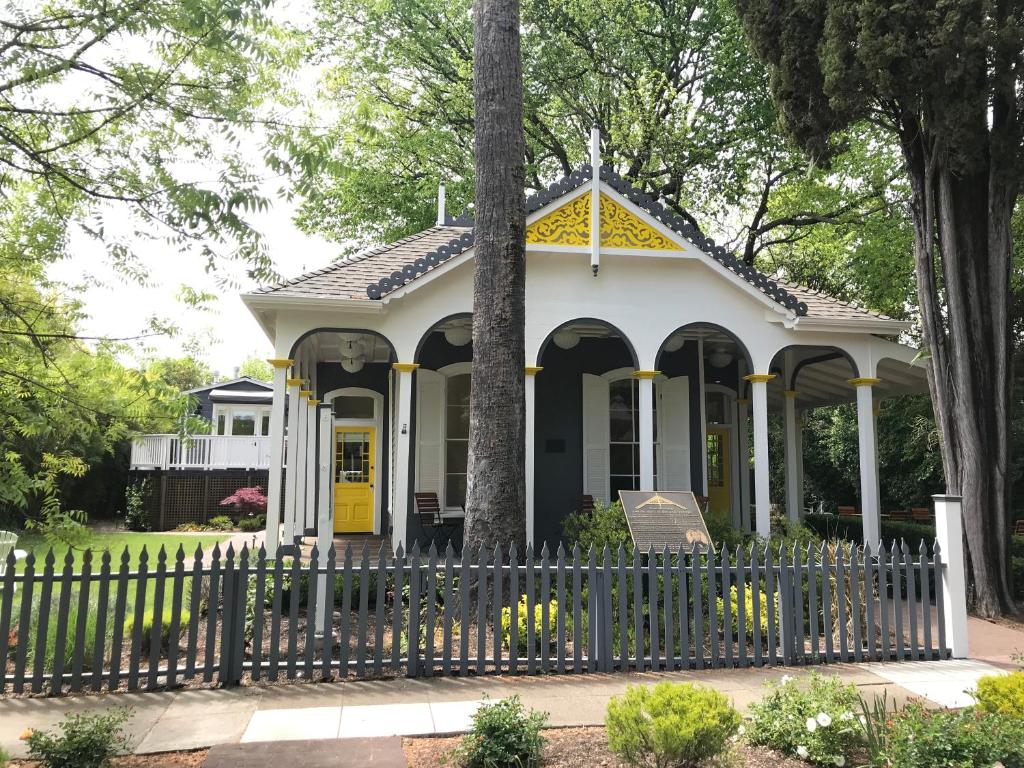 Brannan Cottage Inn photo 1