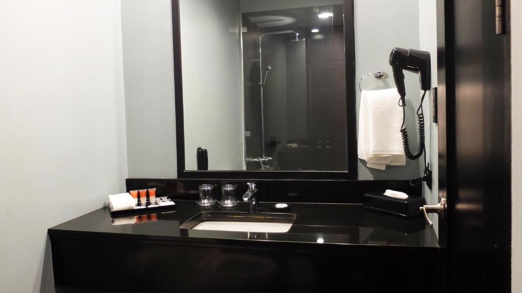 Amelie Hotel Manila - Tap to explore photos