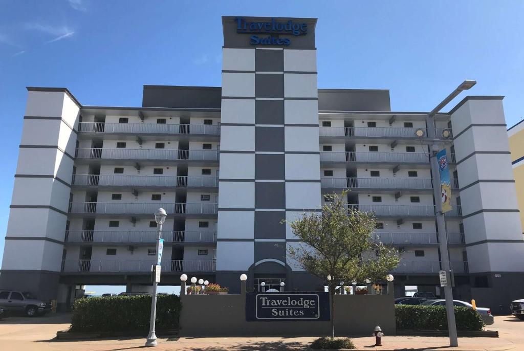 Travelodge by Wyndham Suites Virginia Beach Oceanfront image