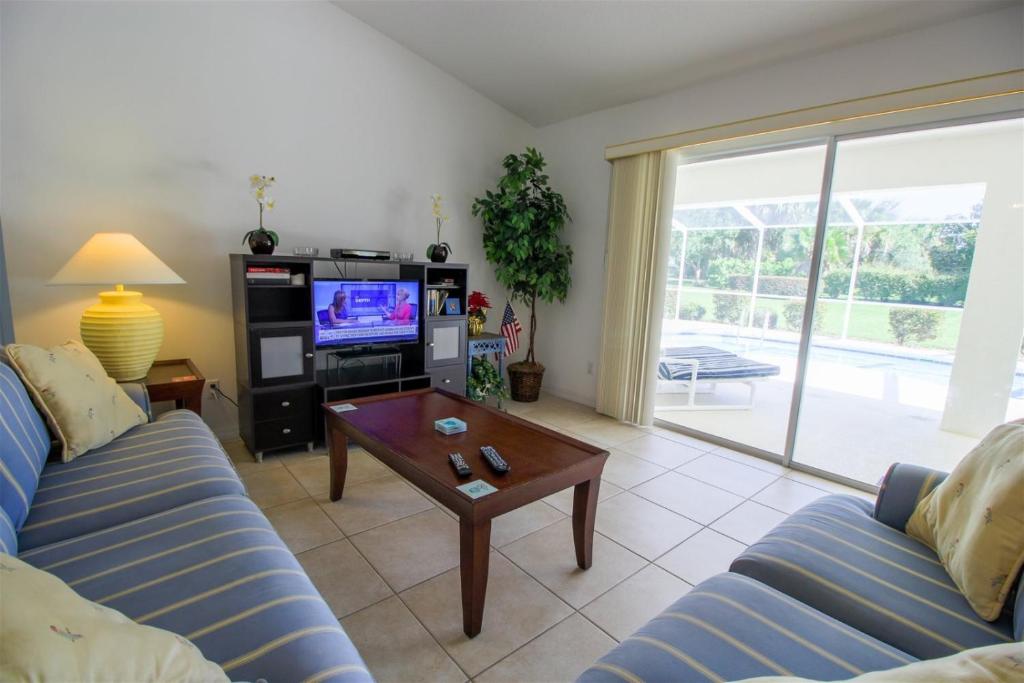 Pool home close to golf and Nature - Comfort - 4 bedroom photo 2