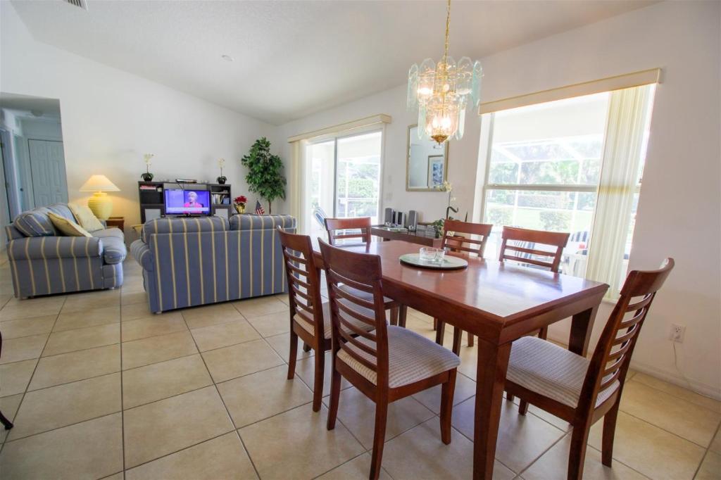 Pool home close to golf and Nature - Comfort - 4 bedroom photo 3