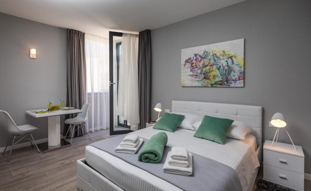 Студио (Апартаменты-студио с балконом), Apartments ZoomZoom