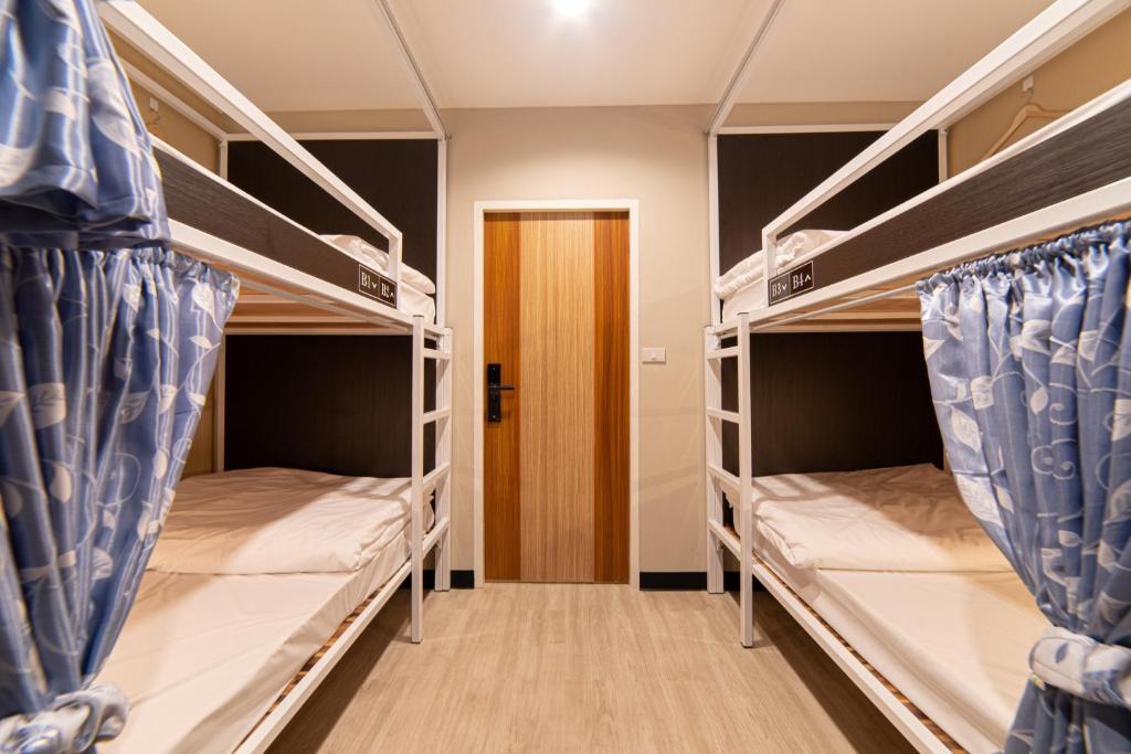 Napa Hostel Samrong Station - Tap to explore photos