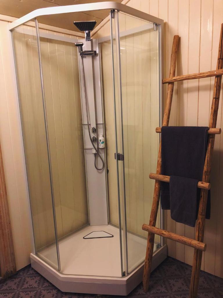 Bakarstuo, Utpå Neset photo 3