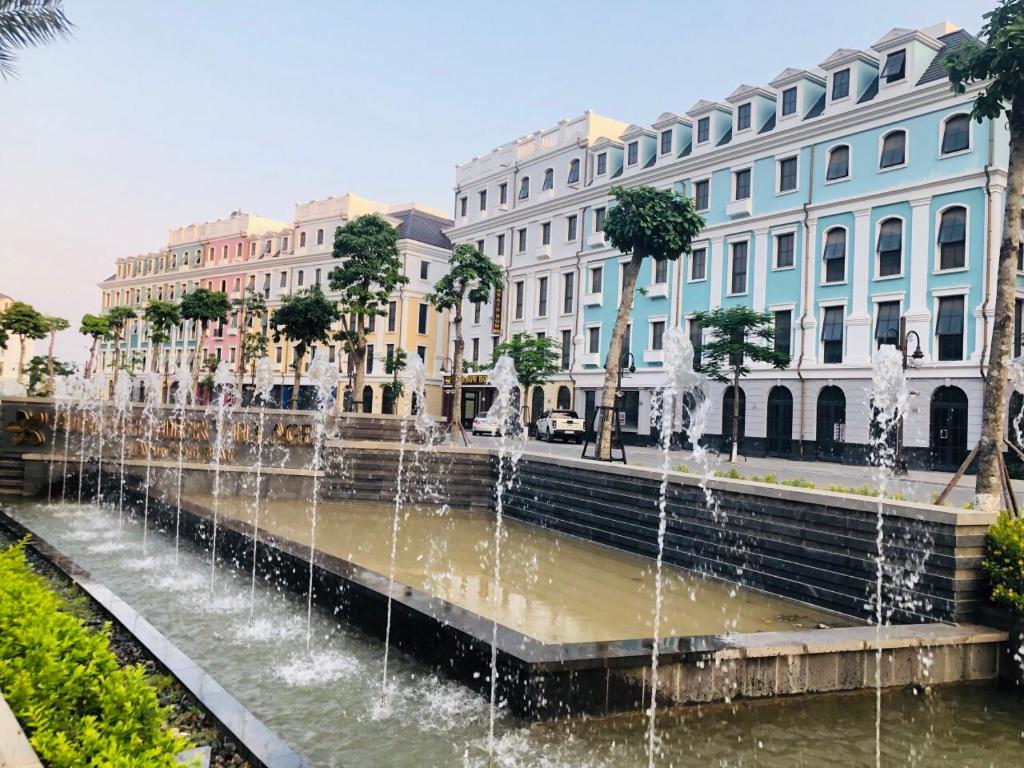 HOANG LONG HOTEL - Tap to explore photos