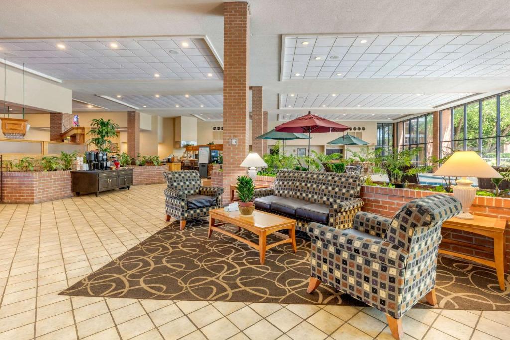 Quality Inn Exit 4 Clarksville photo 1