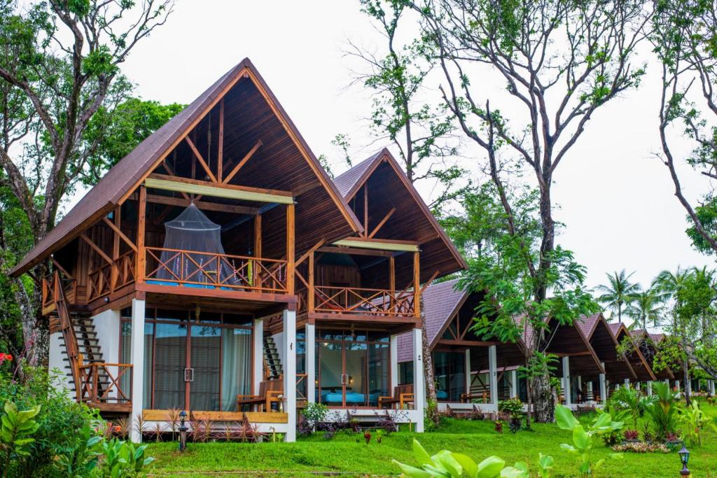 Phayamas Private Beach Resort and Island Brew photo 1