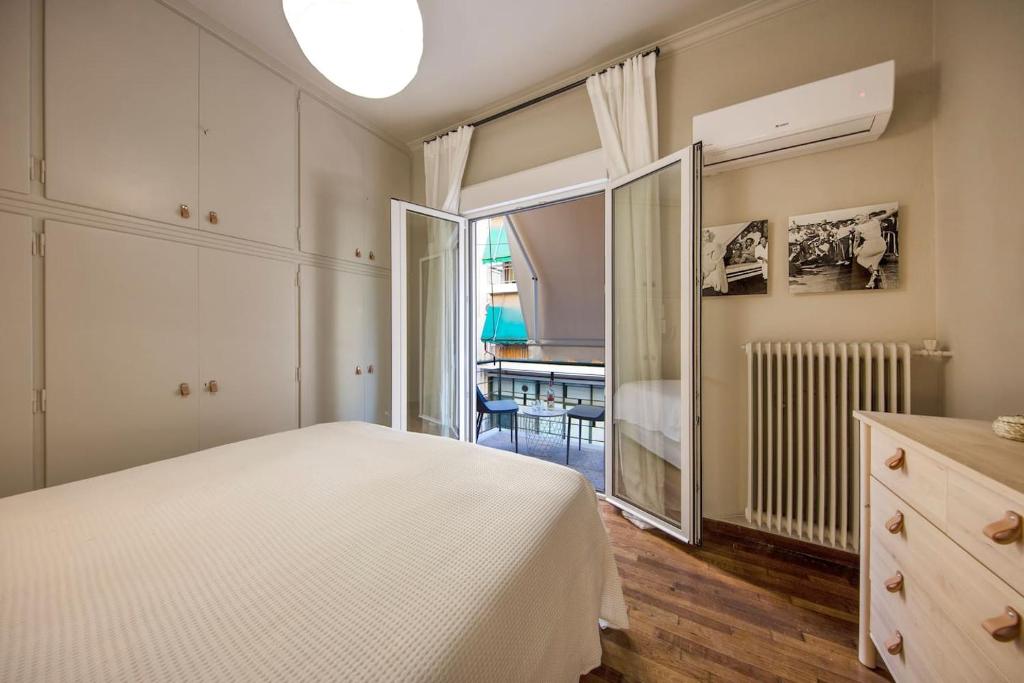 Renovated Apt in Central Athens with Fiber WiFi - Tap to explore photos