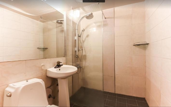 Prince Hotel photo 1