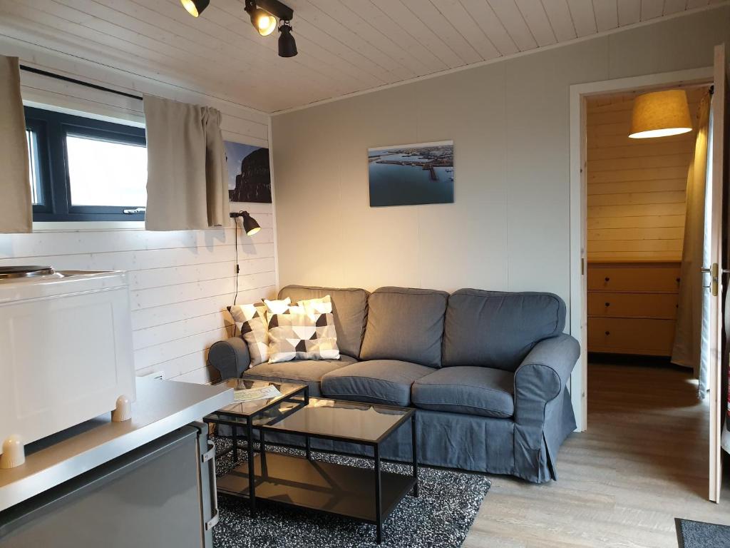 Black Beach Cottage Small photo 2