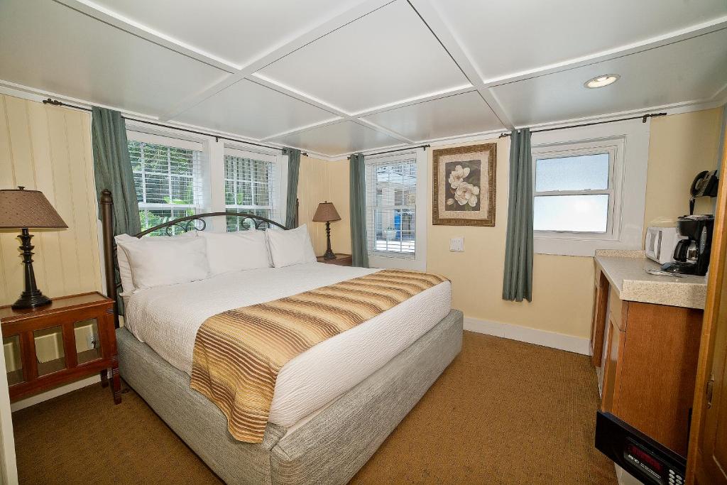 Georgianne Inn & Suites check in 212 Bulter Ave photo 1