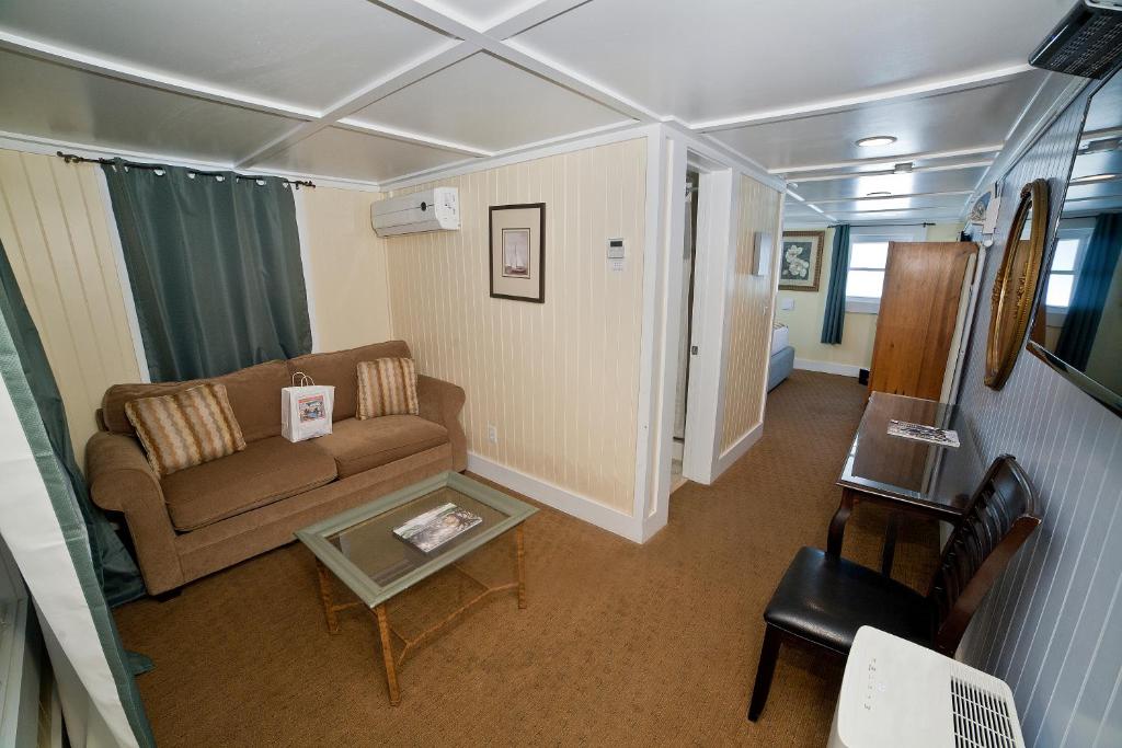 Georgianne Inn & Suites check in 212 Bulter Ave photo 3
