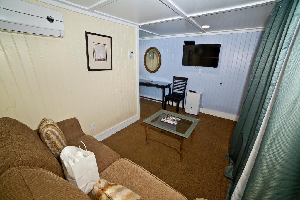 Georgianne Inn & Suites check in 212 Bulter Ave photo 4