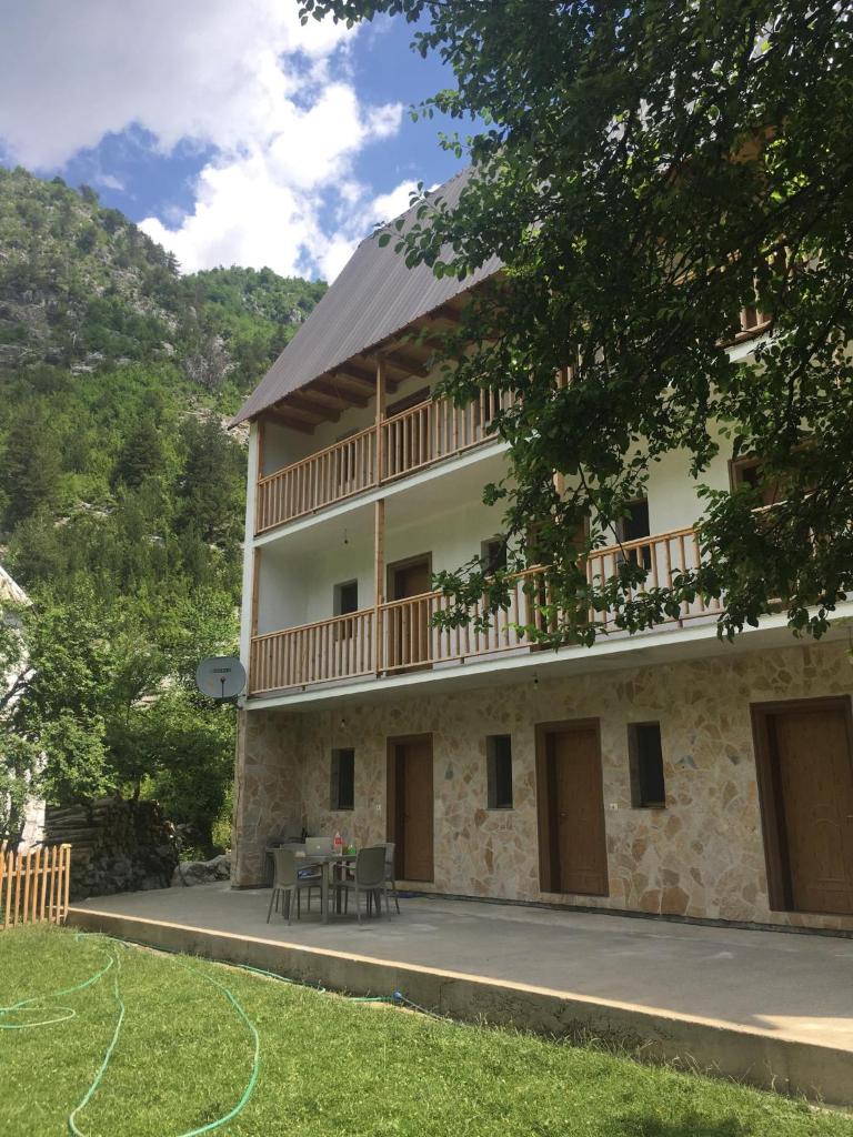 Bujtina Ziçi photo 2