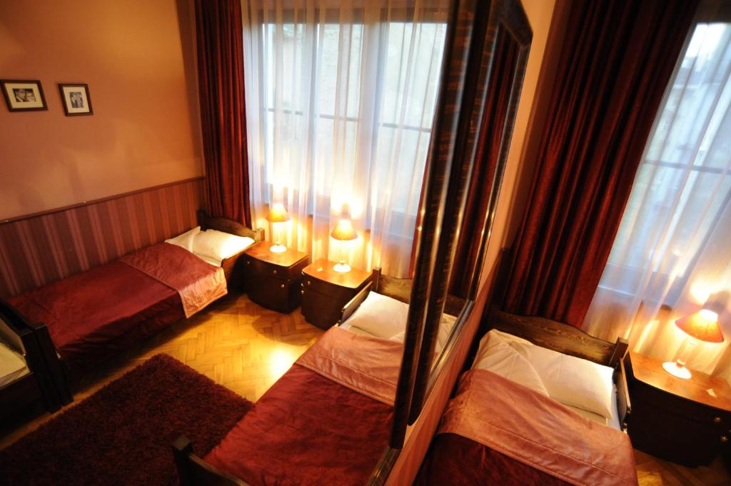 Трехместный (Трехместный номер с общей ванной комнатой), Hostel Deco