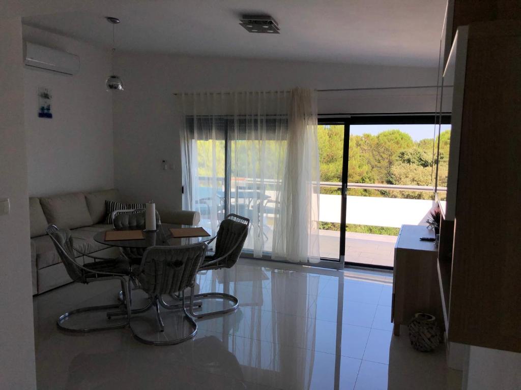 Windrose Apartments photo 2