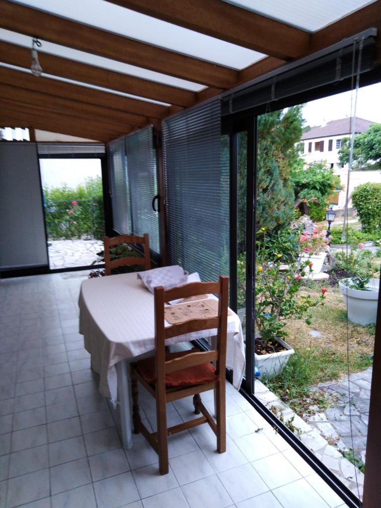 chez Myla chambre avec tv écran plat et salle de bain privative photo 2