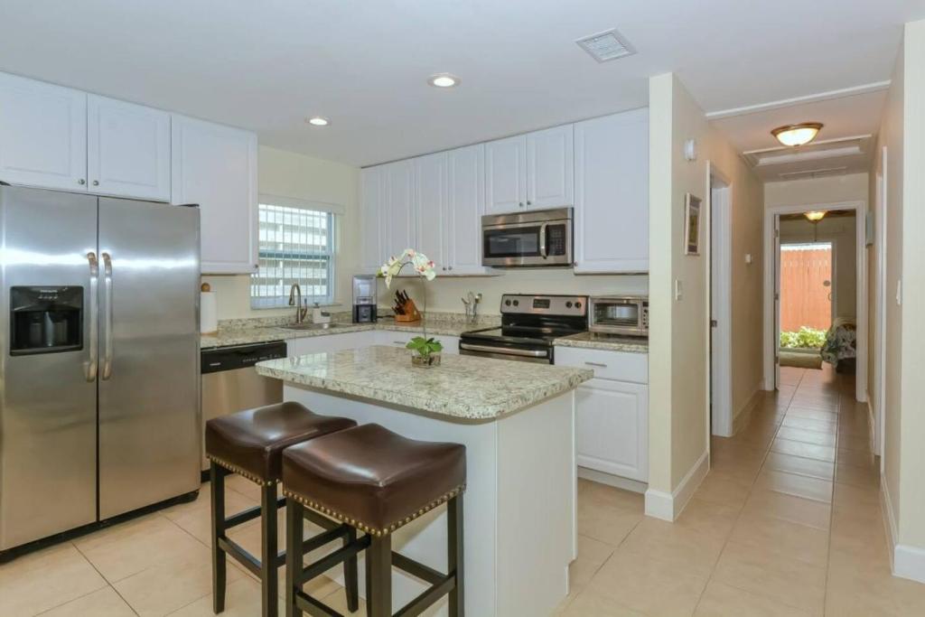 Lovely Cottage near the Beach and Downtown Sarasota photo 2