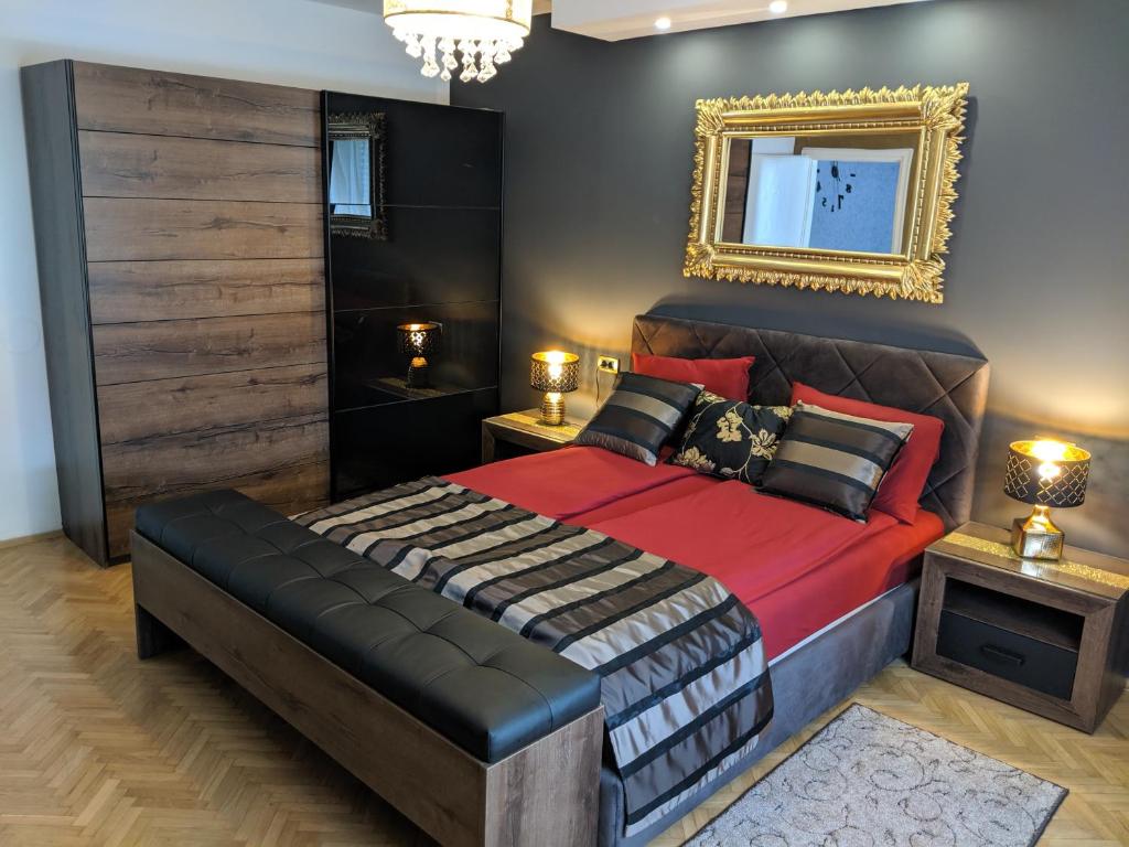 Golden Mirror Apartment photo 1