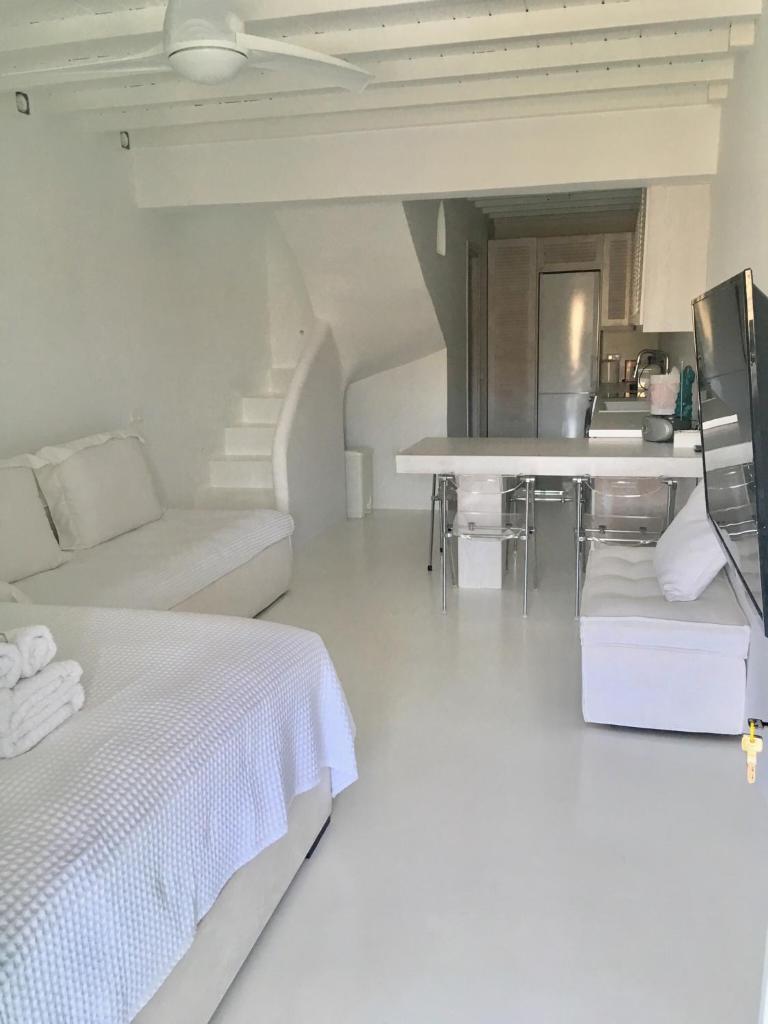Luxury White Maisonette photo 2