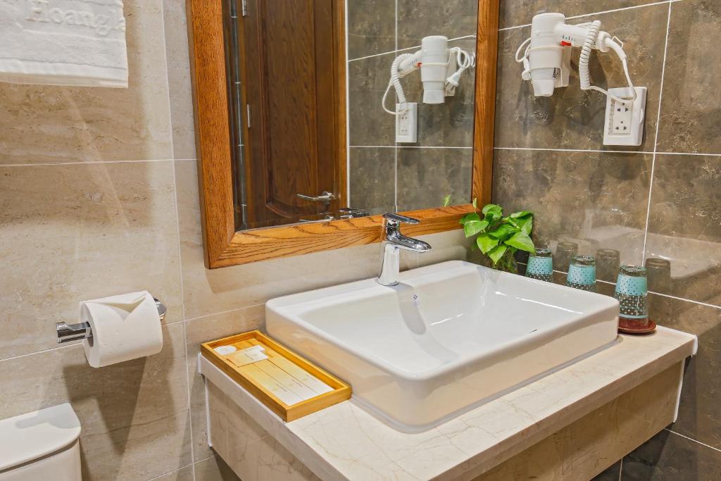 Двухместный (Двухместный номер Делюкс с 1 кроватью), Hoang Lan Hotel