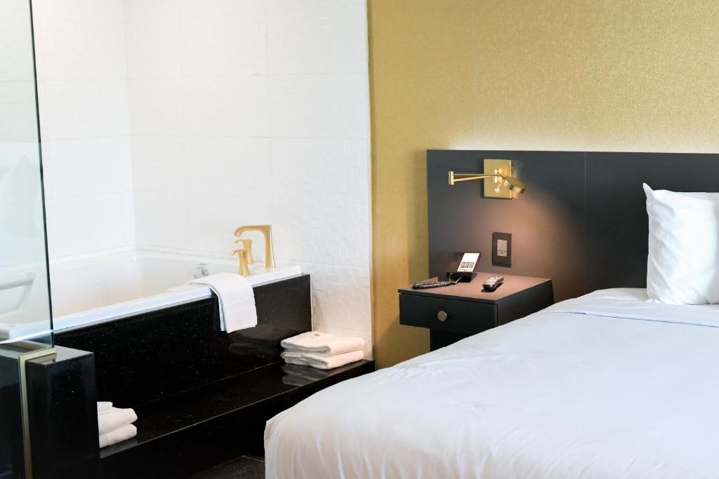 Glen Capri Inn and Suites - Burbank Universal photo 4