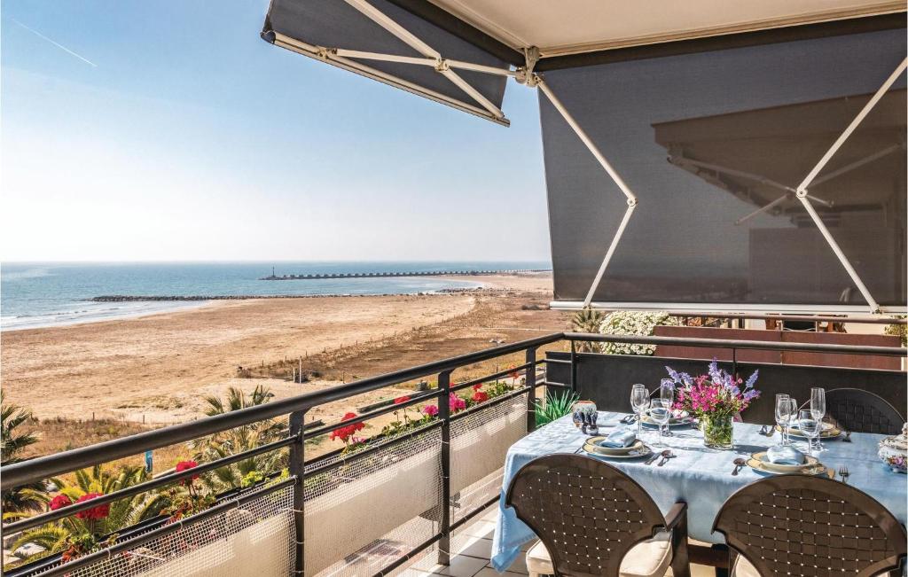Awesome Apartment In Cubelles With Wifi, Outdoor Swimming Pool And Swimming Pool photo 1