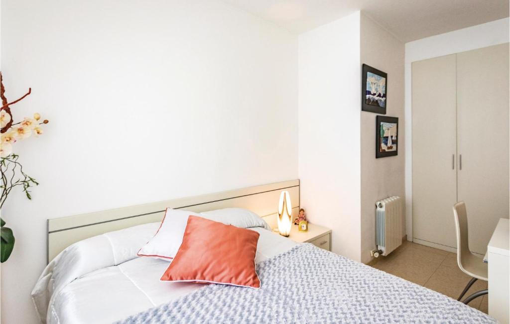 Awesome Apartment In Cubelles With Wifi, Outdoor Swimming Pool And Swimming Pool photo 2