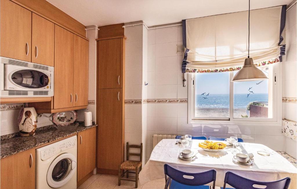 Awesome Apartment In Cubelles With Wifi, Outdoor Swimming Pool And Swimming Pool photo 4