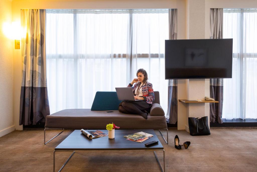 Сьюит (Улучшенный люкс с диваном-кроватью), Novotel Genève Centre