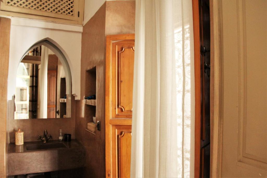 Riad Miski - Tap to explore photos