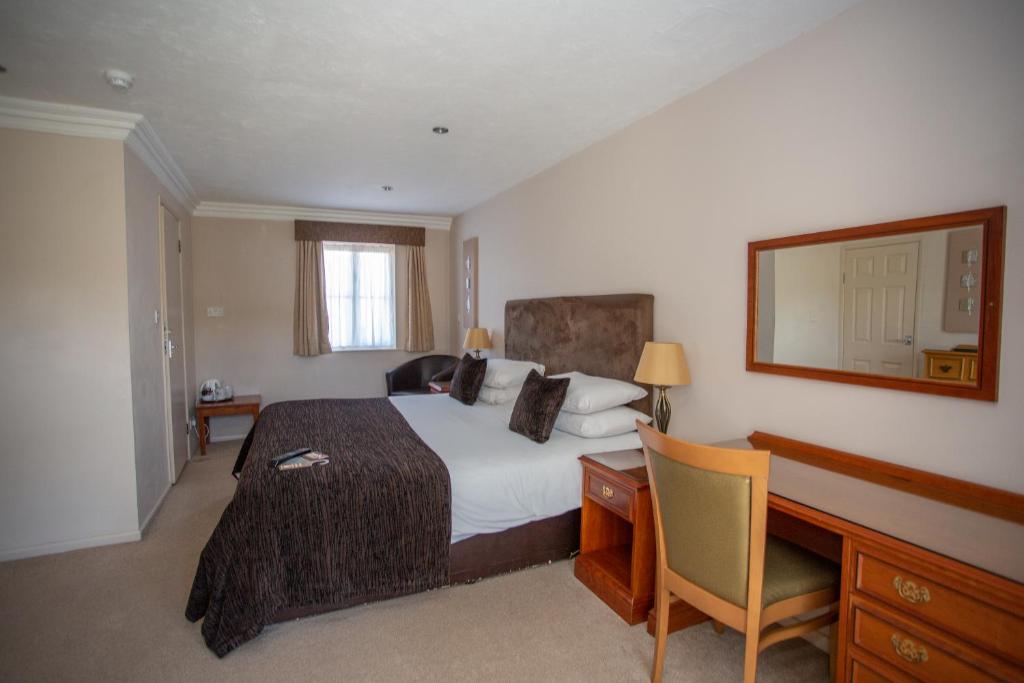 The Links Country Park Hotel - Tap to explore photos