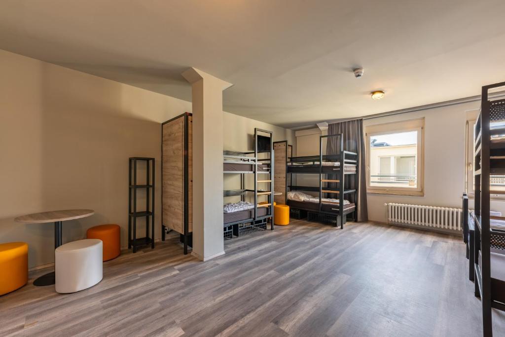 Семейный (Номер с 8 кроватями), A&O Hamburg City