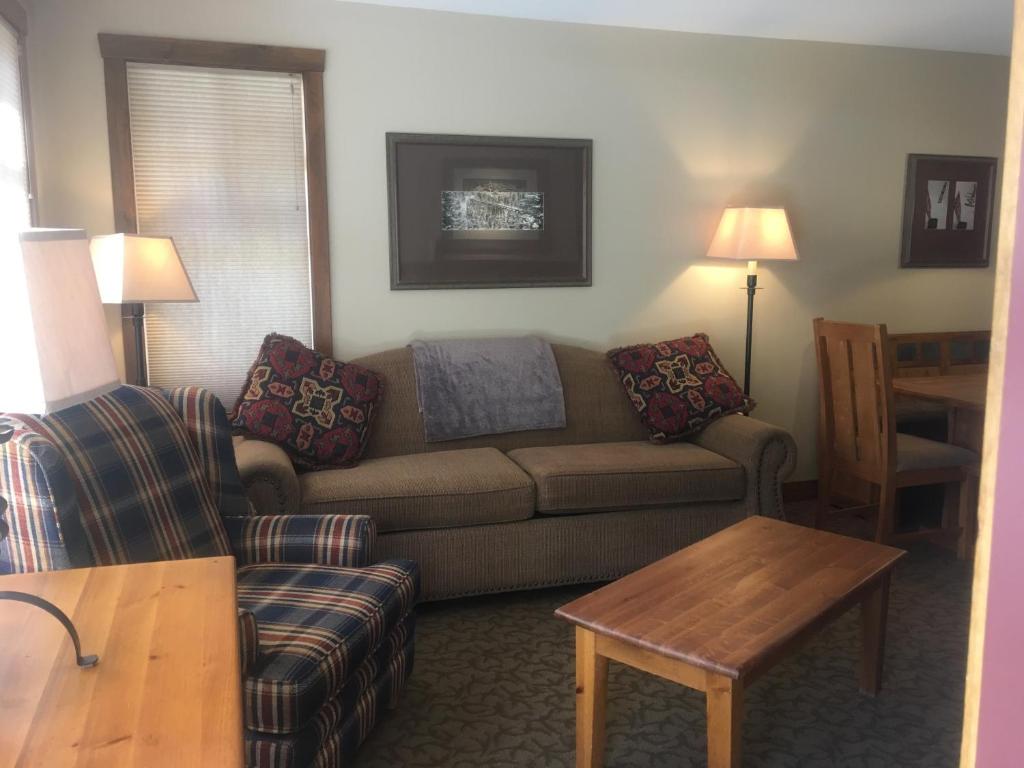 Taynton Lodge at Panorama Mountain Village Resort photo 1