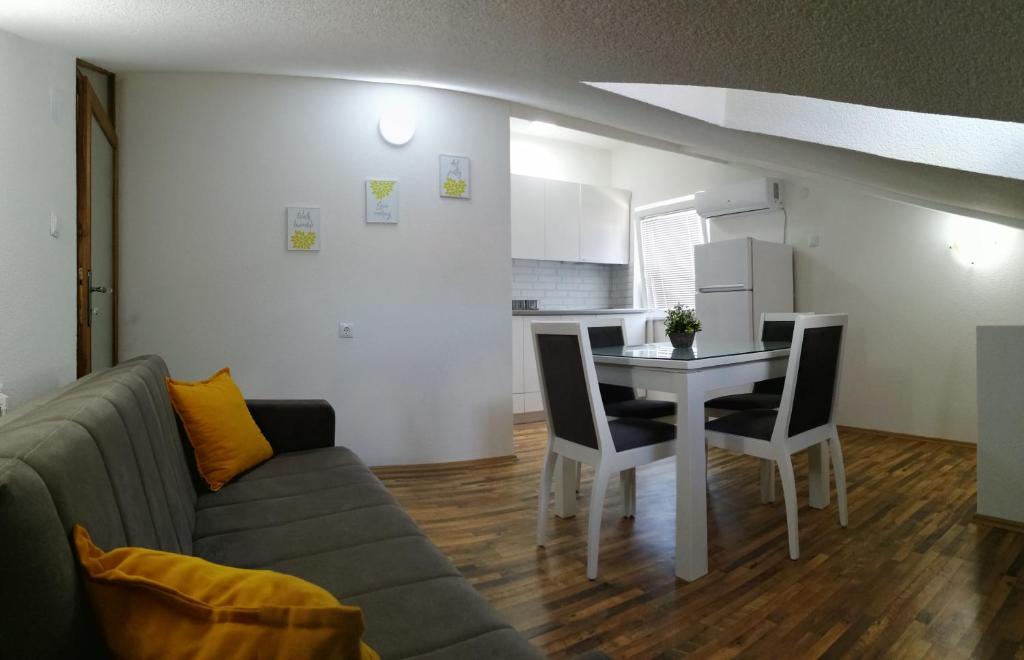 Petroski Apartments photo 2