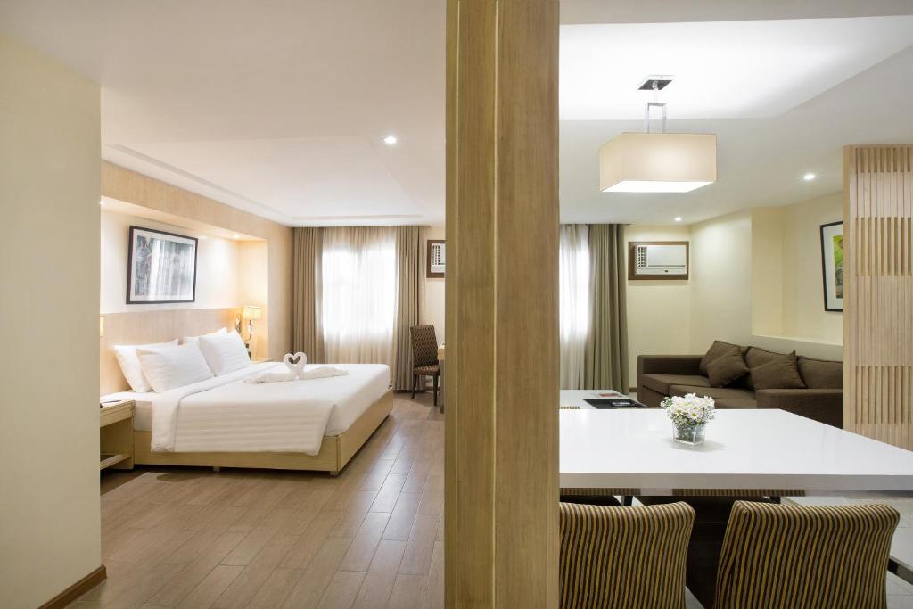 Golden Prince Hotel & Suites photo 4