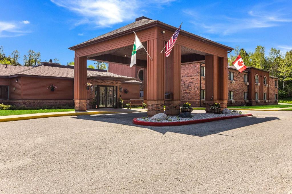 Quality Inn Petoskey-Harbor Springs image
