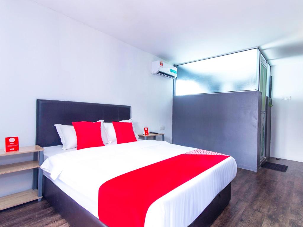 Двухместный (Двухместный номер Делюкс с 1 кроватью), OYO 251 Intime Hotel