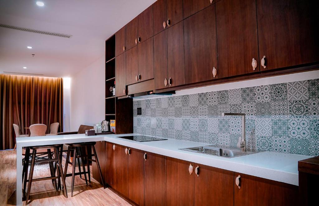 Dong Duong Hotel & Suites