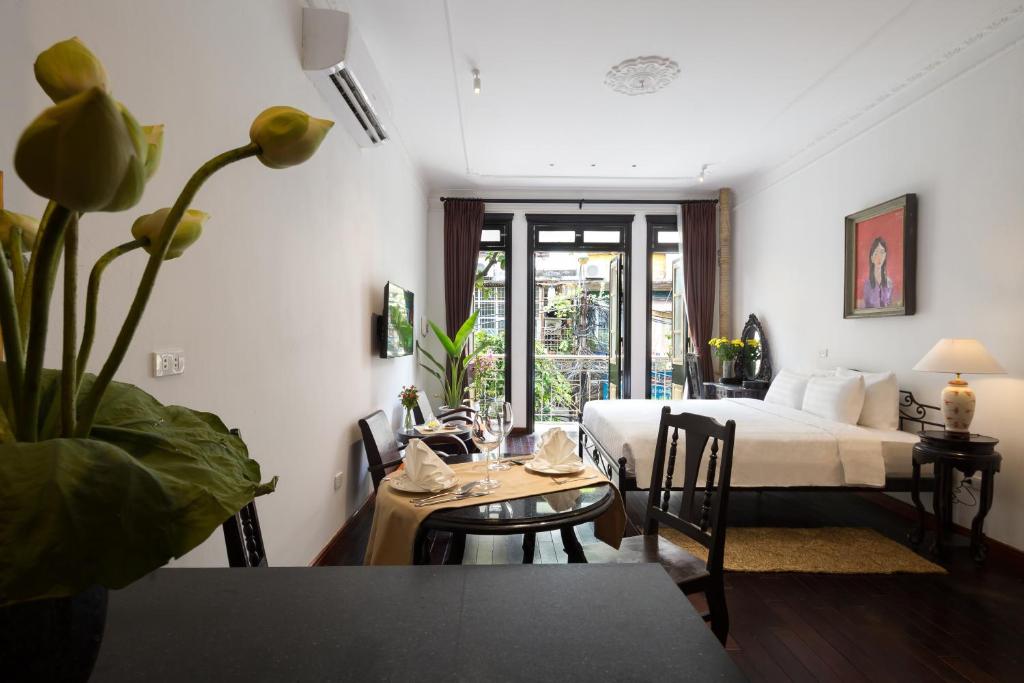 Centraltique Downtown - Bespoke Colonial House Near Hoan Kiem Lake