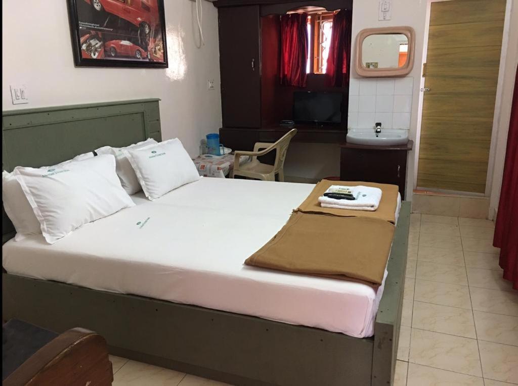 Двухместный (Улучшенный двухместный номер с 1 кроватью), Anandan Tourist Home
