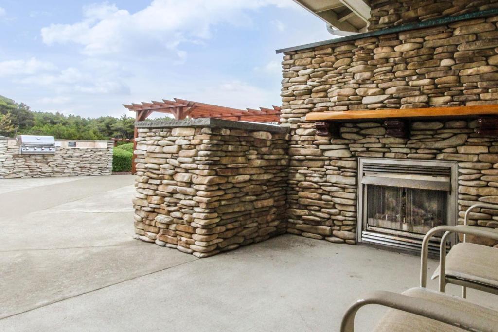 Top Floor - All The Views - 2 Bed 2 Bath Apartment in Westport photo 3