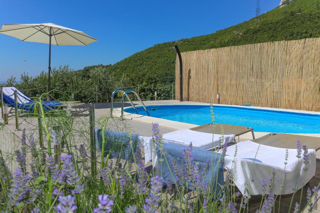 Holiday Home Rupotina with a large yard, pool and a beautiful view photo 1