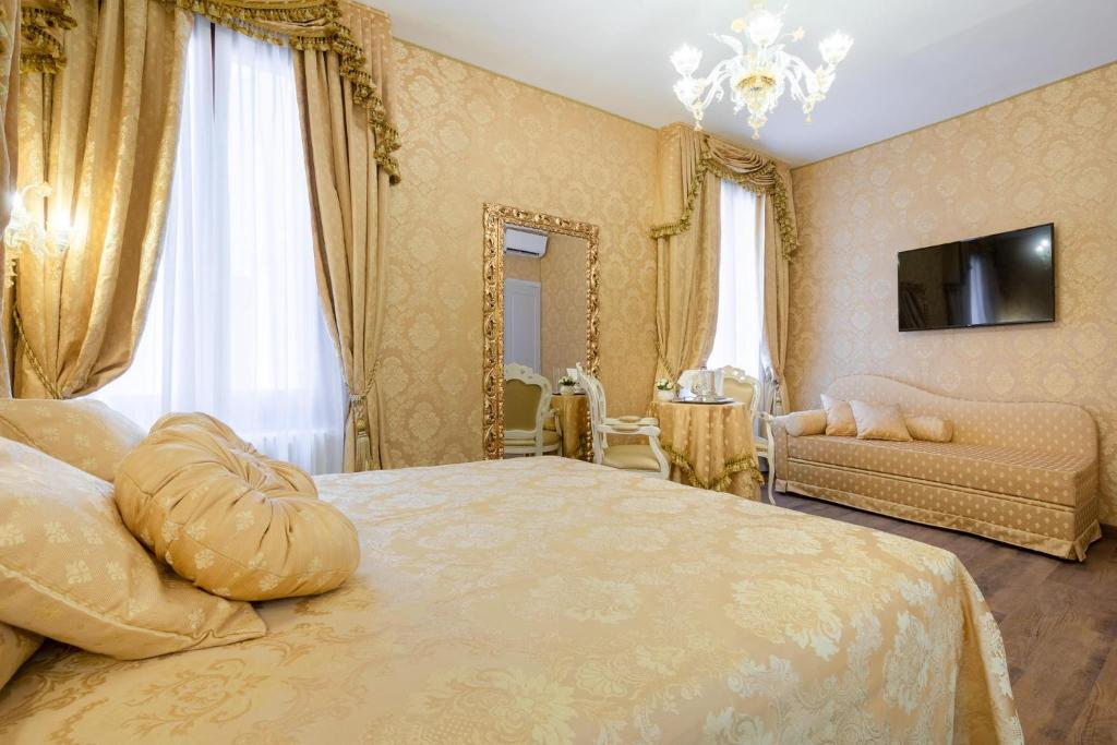 Canal View San Marco Luxury Rooms photo 3