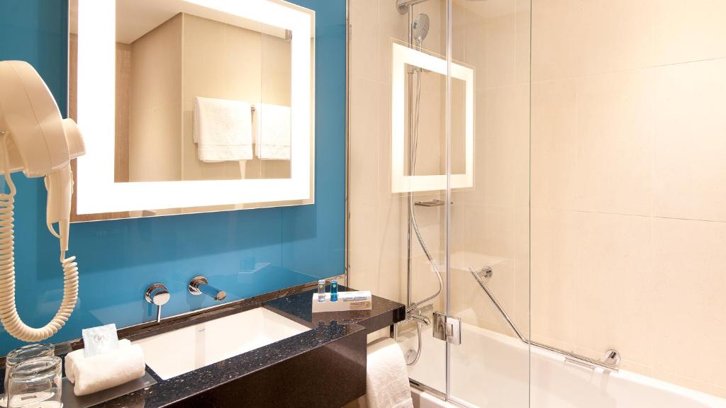Семейный (Улучшенный семейный номер), Отель Novotel World Trade Centre Dubai
