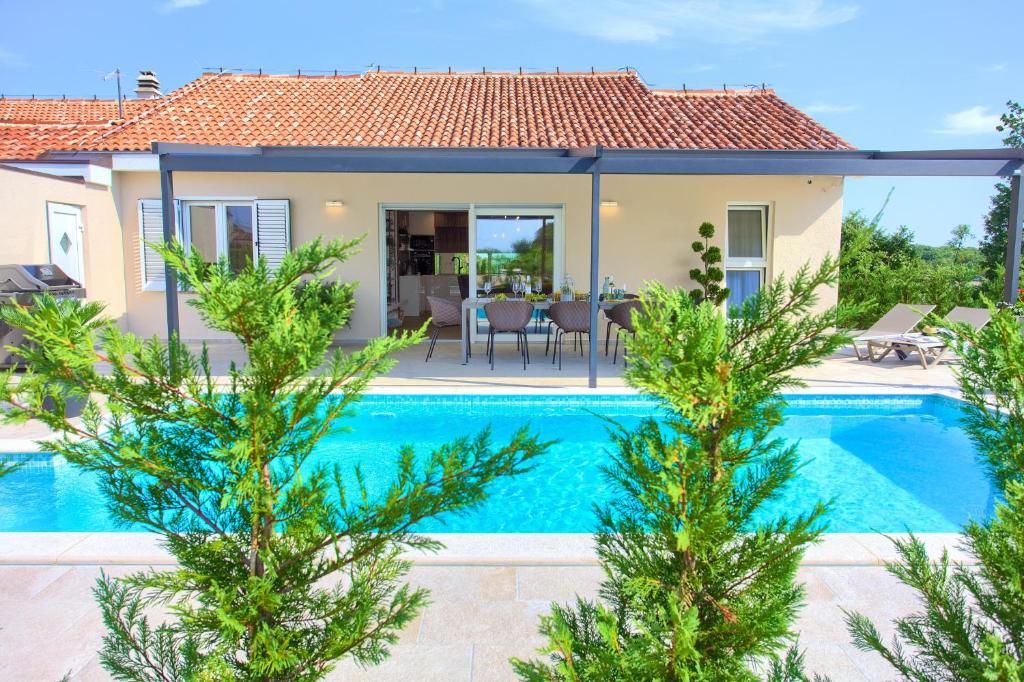 Holiday Home Elegant photo 2