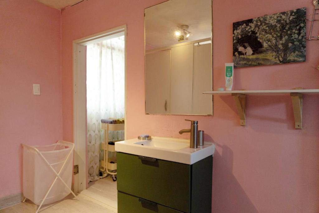 Hello Project Guesthouse - Tap to explore photos
