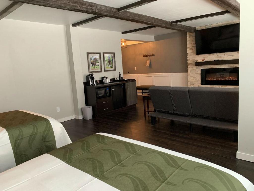 Cedar Stables Inn & Suites photo 3