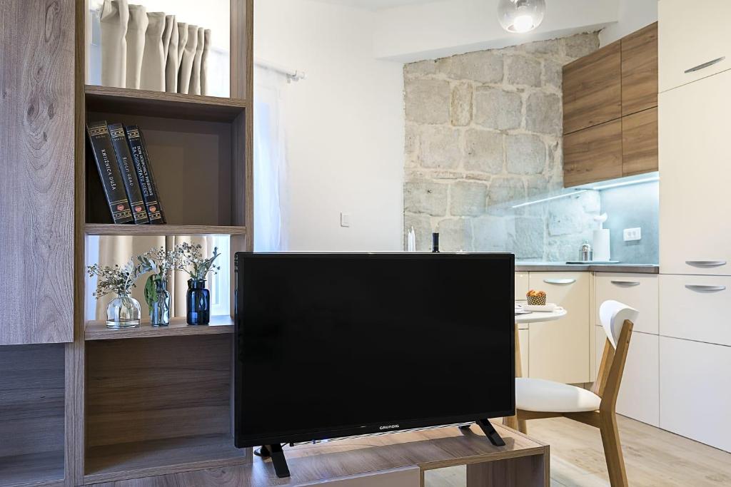Studio Apartments Petar in old part of town - Tap to explore photos